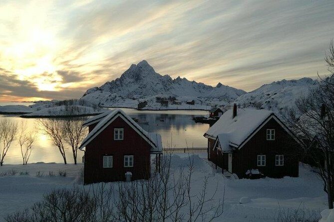 2- Day Lofoten Top Highlights Photo Tour - Day 2: Skagsanden, Hamnøy, Reine, and the Red Rorbuer Ending