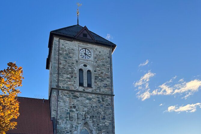 2 Hour City Walk through Trondheim - Stiftsgården gardens: royalty-themed calm