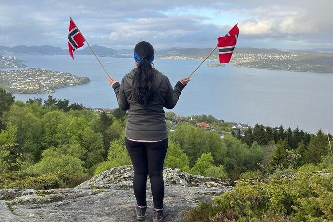 3-Hour Private Norwegian Hiking Experience with Local Guide - Stop 2: Morviklien home visit for Norwegian snacks and local stories