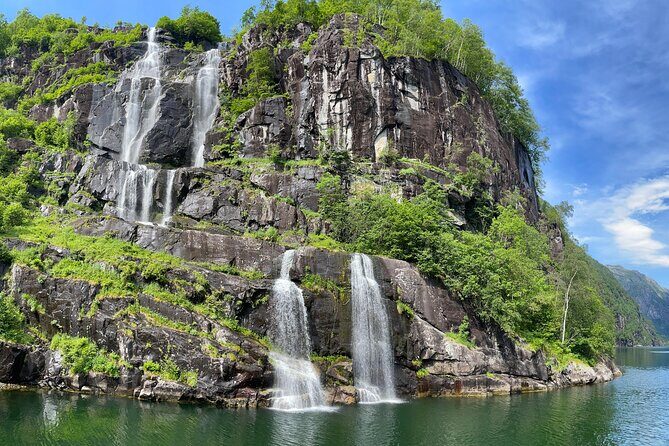 4 Day Bergen - Hardangerfjord private fjord-cruise - Bondhusbreen and a simple hike option near the glacier