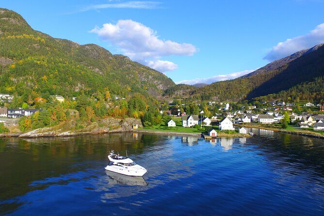 4 Day Bergen - Hardangerfjord private fjord-cruise - Norheimsund overnight: dinner in a real fjord town