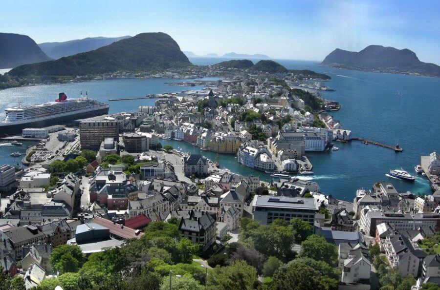 Alesund: City Sightseeing Hop-On Hop-Off Bus Tour - Coupon booklet and discounts: getting more than sightseeing
