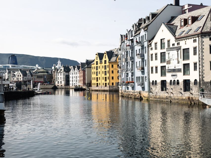 Ålesund: Guided Food Walking Tour - Entering Ålesund by Foot: Where You Meet and How It Feels