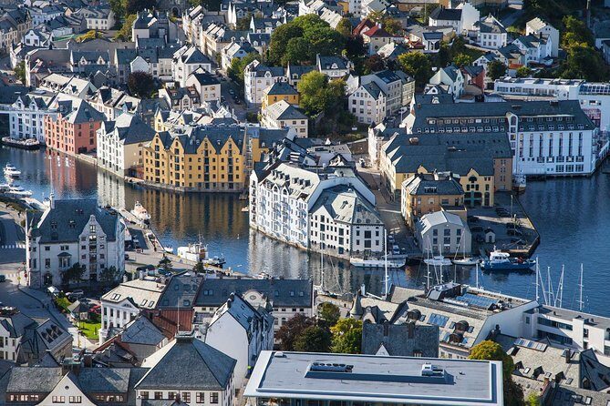 Alesund Shore Excursion: The Ultimate Sightseeing Tour - Brosundet canal and the art nouveau feel in motion