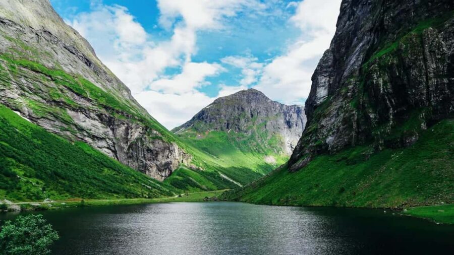 Ålesund to Geiranger Fjord Boat Tour with Return Bus Tour - Hellesylt Free Time (About 1 Hour): Walk, Sip, and Make It Yours