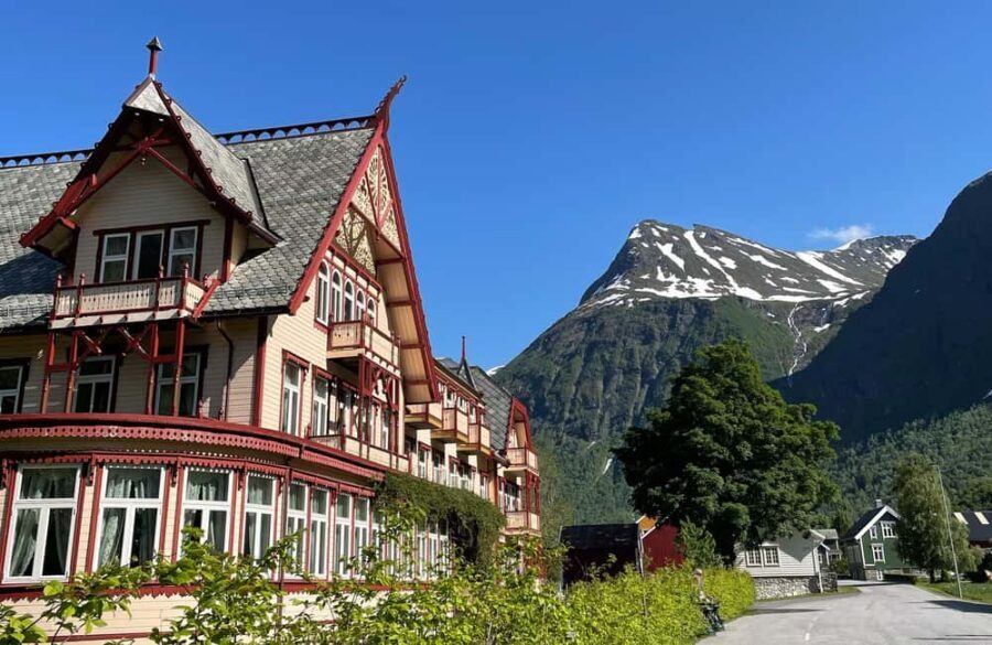 Ålesund to Geiranger Fjord Boat Tour with Return Bus Tour - Geirangerfjord Cruise: UNESCO Views From the Water