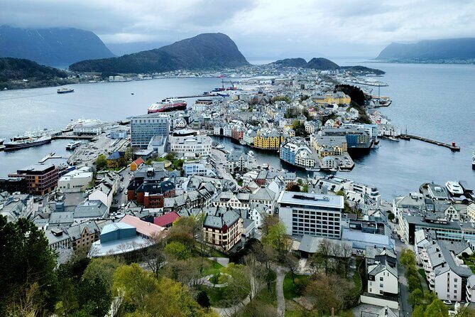 Ålesund Two Hour Walking City Tour - Key things you’ll notice on this Ålesund walking tour