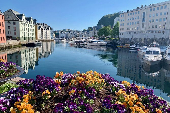 All Alesund Highlights in one tour - Alnes Lighthouse: tunnel route, old light, and Atlantic shore views