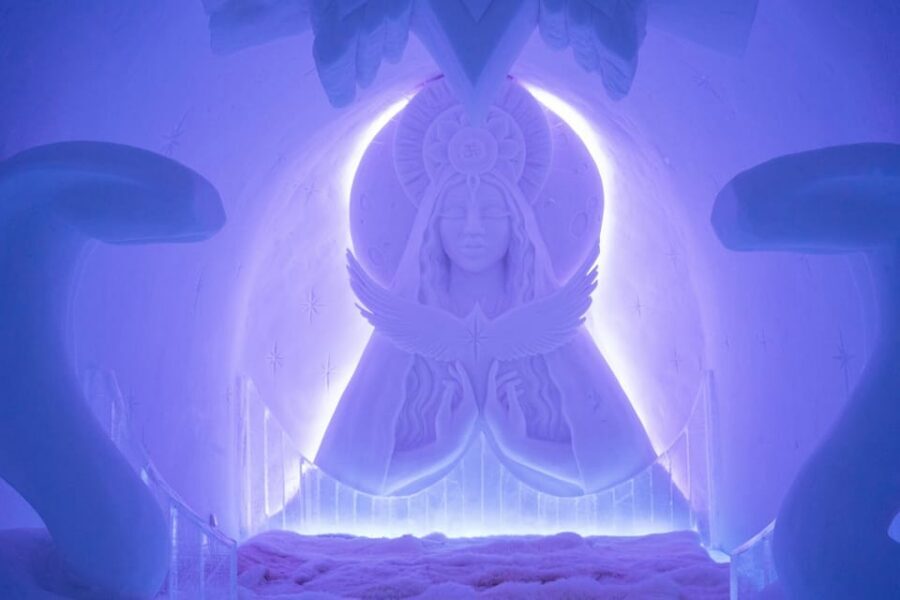 Alta: Igloo Ice Hotel and Hiking to the Frozen Waterfall. - The Sorrisniva Igloo Hotel build: where the Arctic turns into architecture