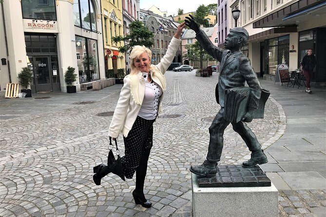 Amazing city walk in Ålesund - Enter Ålesund from Rådhusplassen and Get Oriented Fast