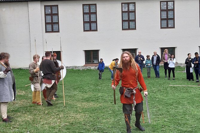 Art and Museum Tour of Oslo - Getting your bearings: Aker Brygge, Royal Palace, and Parliament