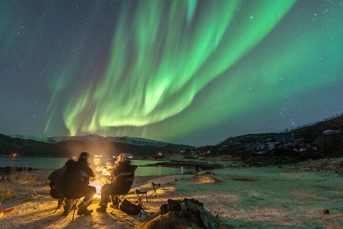 Aurora Hunt with the campfire and professional photographer - Meeting at Scandic Ishavshotel: start on time, plan for the crowd