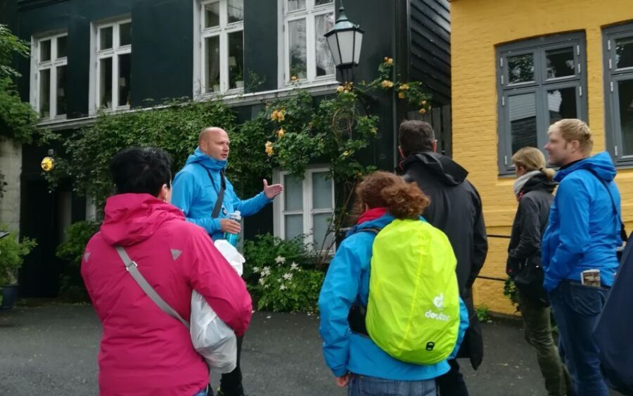 Bergen: City Tour on Foot - Fish Market to Edvard Grieg’s statue: city center highlights that guide your eyes