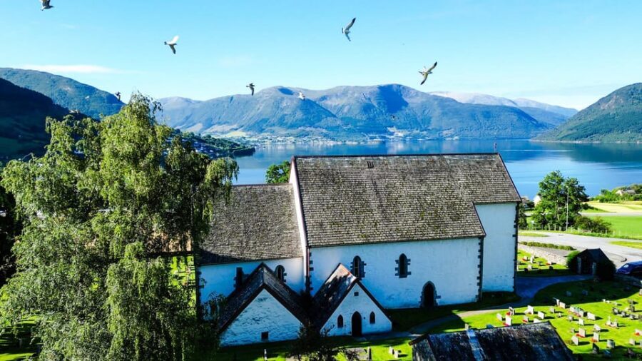 Bergen: Cruise to beautiful Rosendal by the Hardangerfjord - Hatteberg Waterfall vs Sjethaug viewpoint: choose your payoff