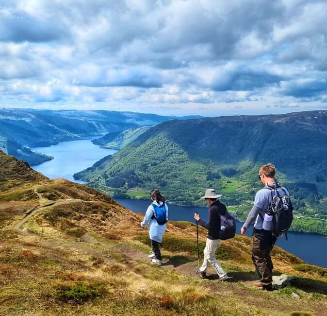 Bergen: Fjord Hiking - Meeting point in Bergen: simple start, real trail day