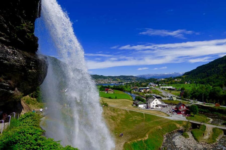 Bergen: Hardangerfjord & Waterfalls Bus Tour with Apple Pie - Key takeaways before you go
