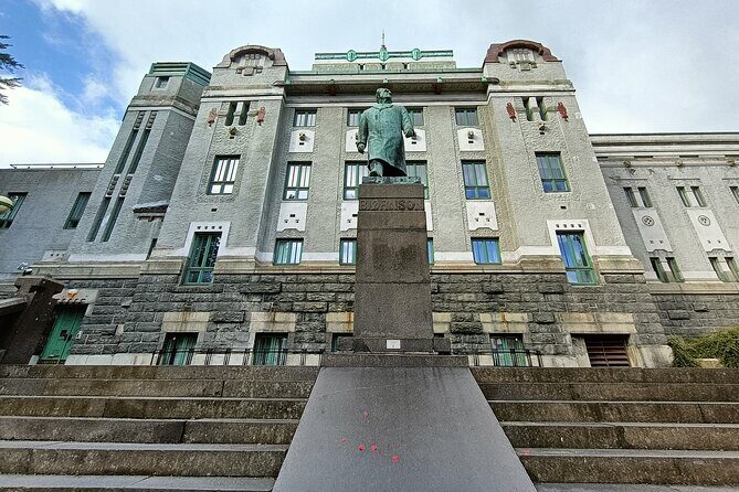 Bergen in Your Pocket: Landmarks and Lore Audio Tour - Torgallmenningen to the Sailor’s Monument: sea pride, then Skotstredet’s modern edge