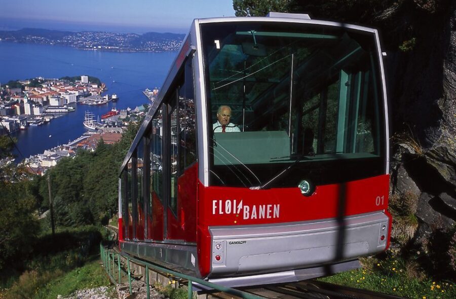 Bergen: Mostraumen Fjord Cruise, Mt Fløyen, City Sightseeing - Bergen’s best mix: Hanseatic wharf, fortress, and open water