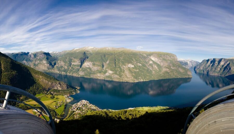 Bergen: Nærøyfjorden, Flåm, and Stegastein Guided Bus Tour - The guide experience: why the day feels smoother than the route sounds