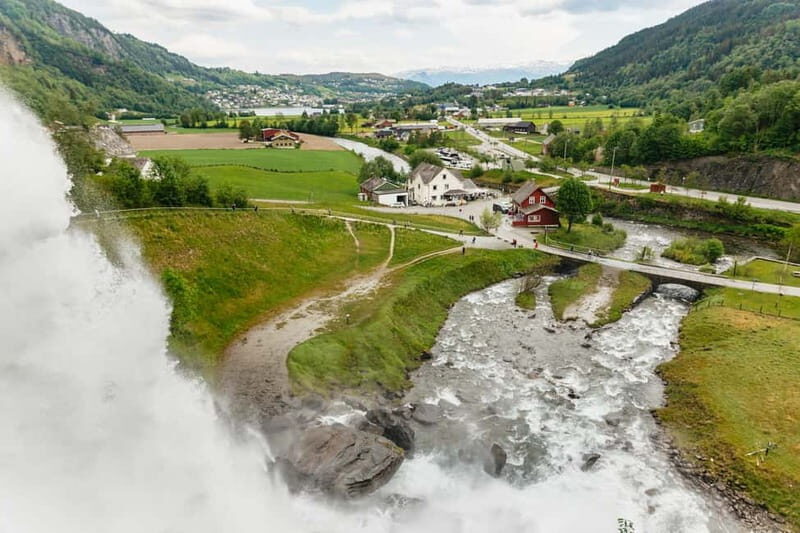 Bergen: Old Town and Waterfalls Guided Tour with Waffles - Key things that make this tour worth your time