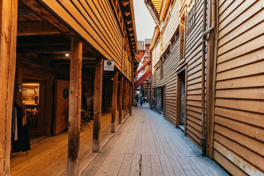 Bergen: Past & Present Small Group Guided Walking Tour - What You’ll Get From This 2-Hour Guided Walk