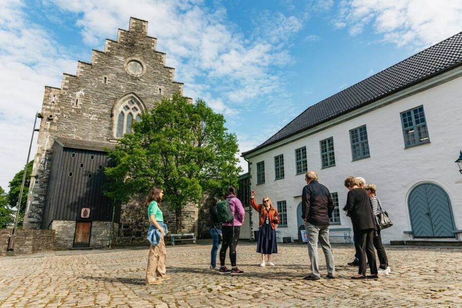 Bergen: Past & Present Small Group Guided Walking Tour - Fløibanen Photo Stop: A Break That Helps You Read the City