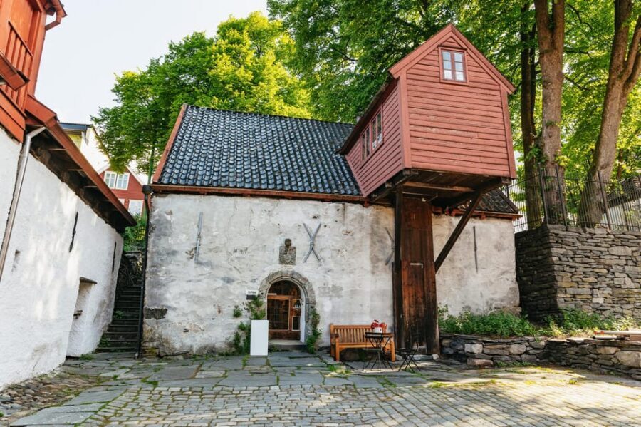 Bergen: Past & Present Small Group Guided Walking Tour - Where the Walk Ends: Recommendations That Extend Your Day