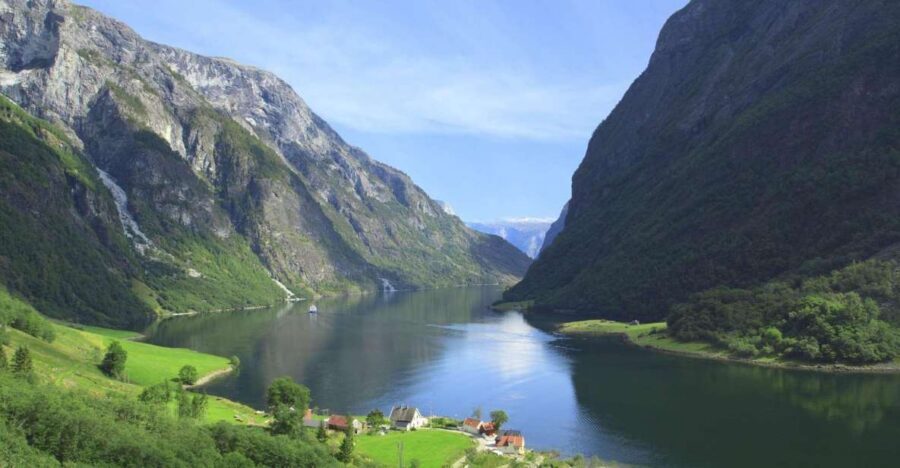 Bergen: Private Day Tour, Nærøyfjord Cruise and Flåm Railway - Njardarheimr Viking Village guided tour: history you can actually see