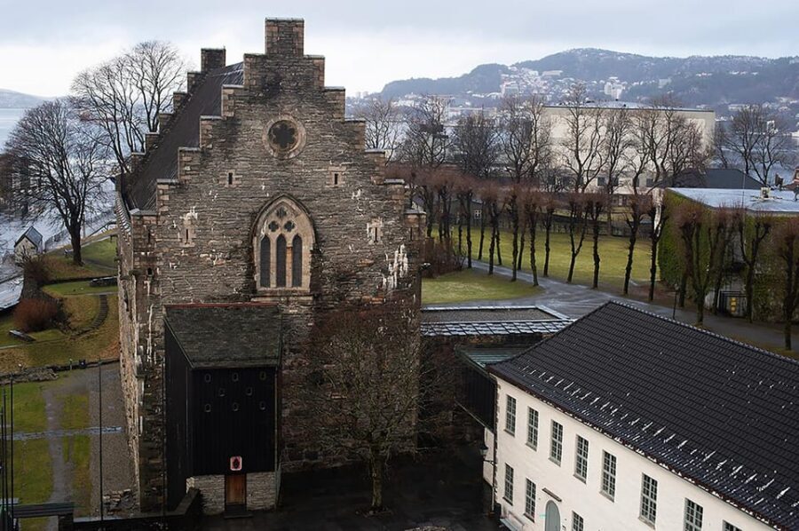 Bergen: Private tour in your own language - The National Scene and royal hall: see it, but don’t assume inside access