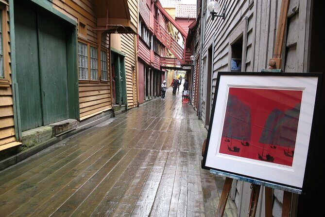 Bergen Private Walking Tour With A Professional Guide - Bergen Railway Station: movement in the middle of the story