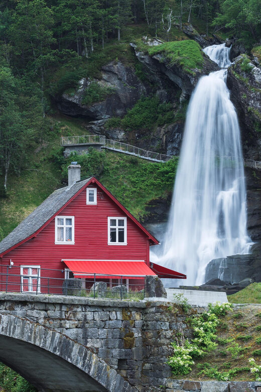 Bergen: Private Waterfalls and Wonders of Fjord Norway - Bergen to Osterfjord: the warm-up stretch that sets the mood