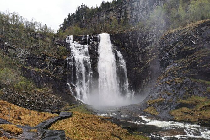 Bergen : Private Waterfalls and Wonders Tour in Norway - Vossevangen: Lake Views, a Quick Stretch, and No Rush