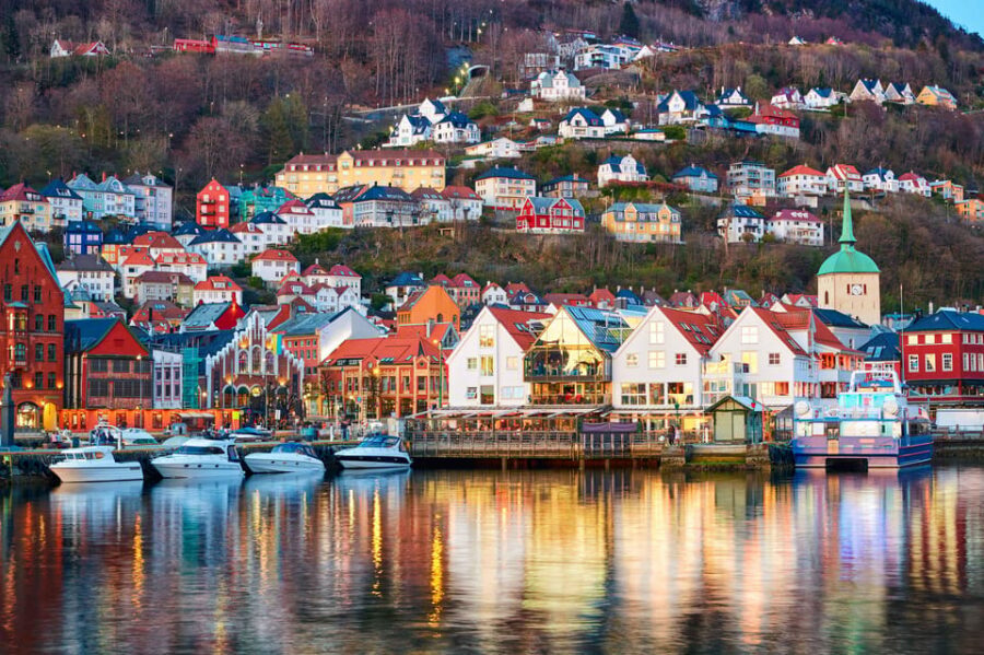 Bergen: Sightseeing Walking Tour with Ferry Ride - Why This Bergen Walk-and-Boat Combo Works