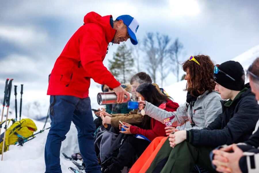 Bergen: Snowshoe Hike - The Pro Guide Setup: Safety Briefing, Snowshoes, and a Pace You Can Handle