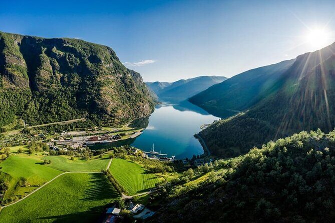 Bergen: UNESCO Fjord Cruise, Flåm & Stegastein - Incl. Lunch - Stegastein viewpoint: the 30-minute view that feels longer than that