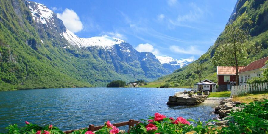 Bergen: Viking Village, Nærøyfjord Cruise & Flåm Railway - Food, timing, and comfort: how to make the long day feel easier
