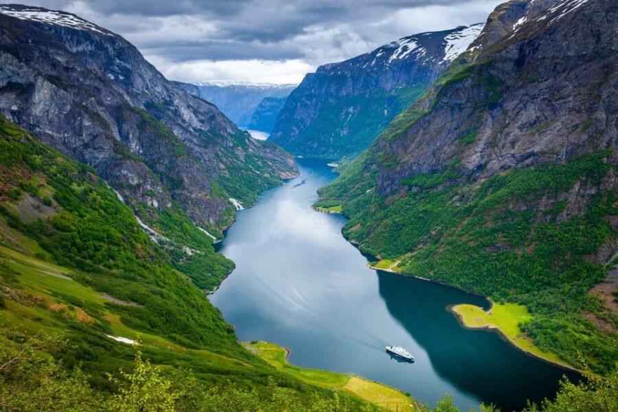 Bergen: Viking Village, Nærøyfjorden Cruise and Flåm Railway - Tvindefossen and Dale: the quick waterfall hit (with time to reset)