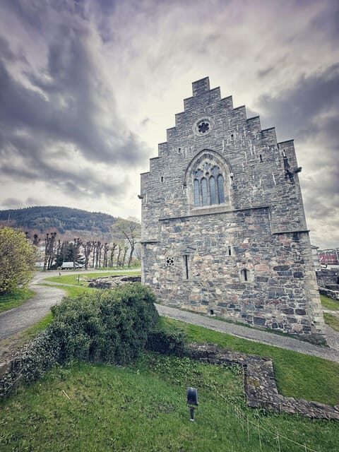 Bergen's Twilight Magic: An Evening Adventure - Hidden alleys, secret corners, and that local-guide advantage