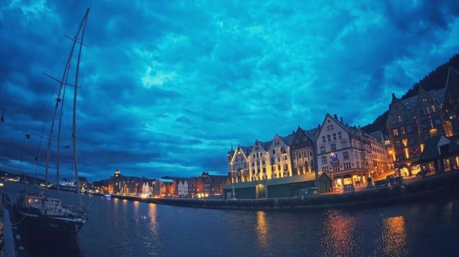 Bergen's Twilight Magic: An Evening Adventure - When to book: June brightness vs. October rain