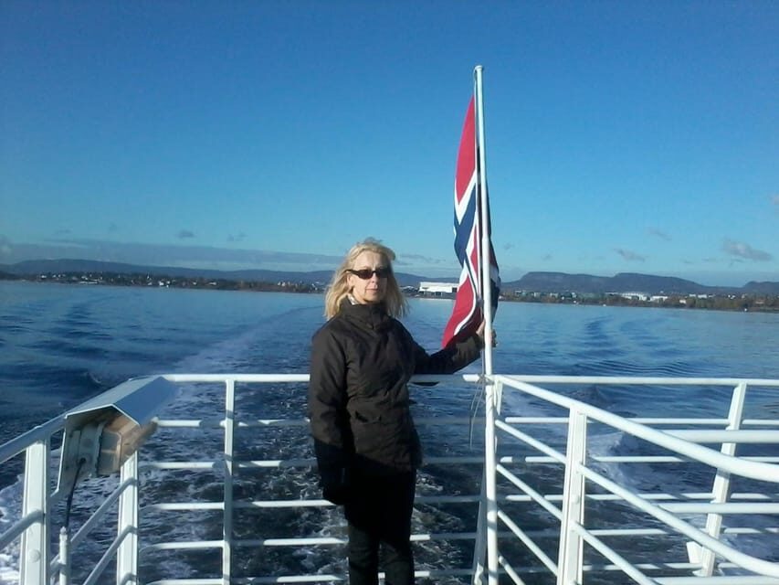 Best of Oslo: Walking Tour with a local guide - City Hall, the Royal Palace, and National Theatre: the government-and-monuments part
