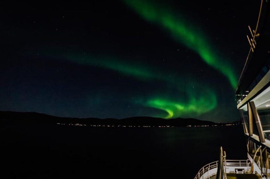 Bodø: Northern Lights Cruise - The aurora viewing strategy: when the lights appear, you move