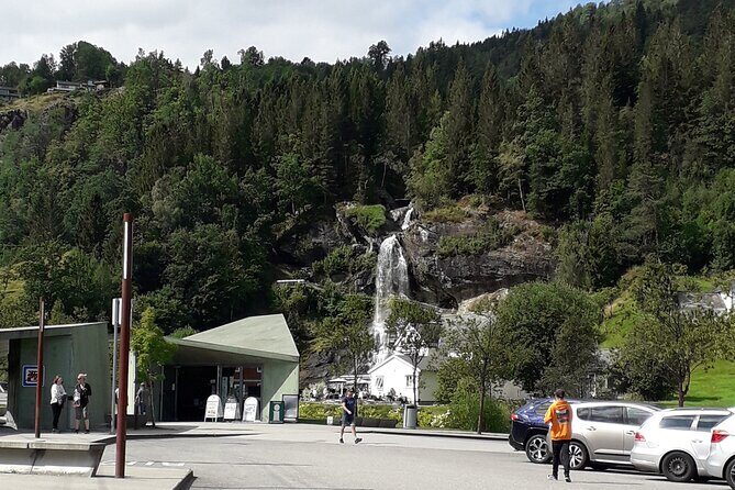Bride's Veil and Steinsdalsfossen waterfalls with sceneries of Hardanger Fjord - The return through Bjørkheim Park: finishing strong, not exhausted