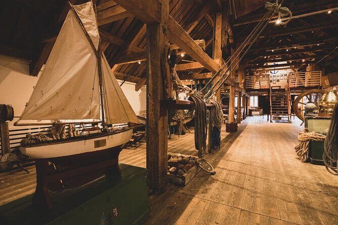 Cod Tasting experience, Norwegian history and Food culture - Sea Sami culture and Northern Lights photography: how Arctic life shapes food