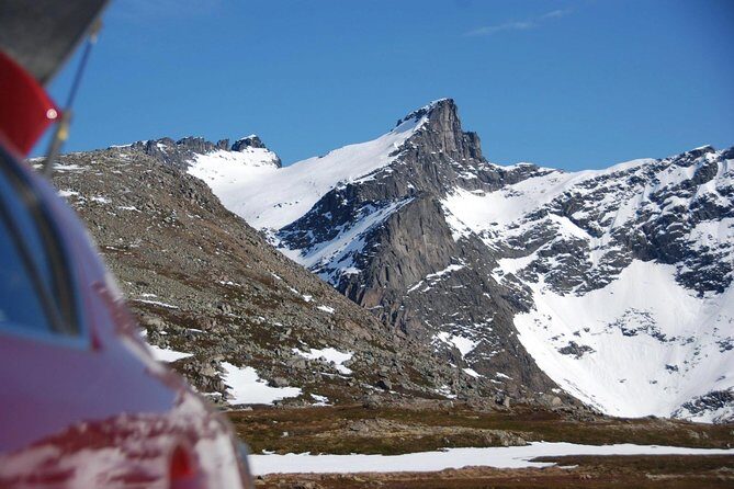 Eco friendly snowshoeing in Scenic Landscape - Telegraf bukta and the views that keep changing