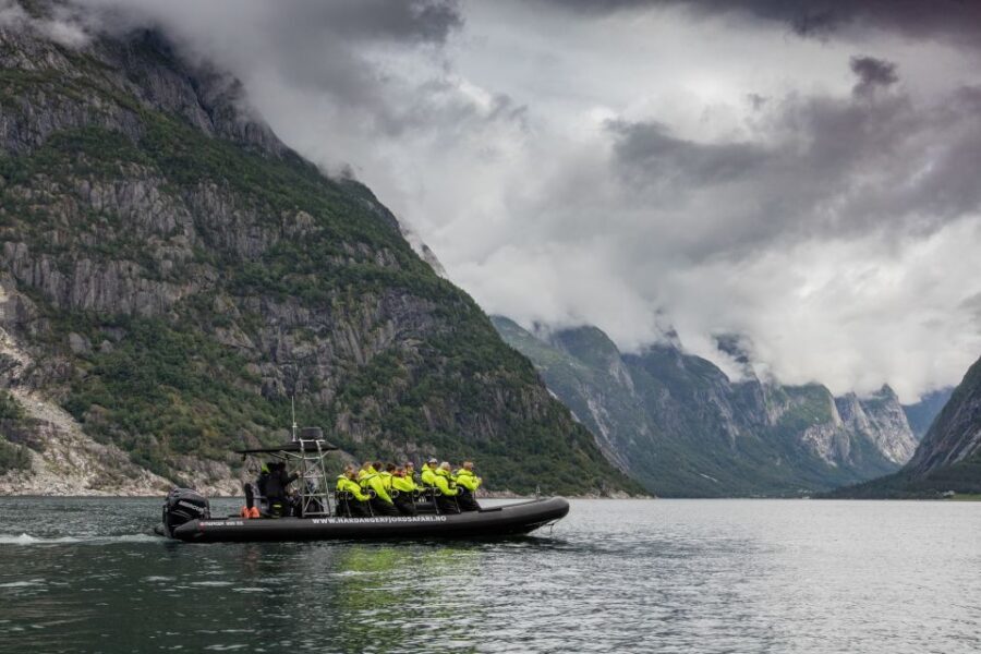 Eidfjord: 1-Hour Fjord RIB Tour - Gear, clothing, and comfort on a cold-water speedboat