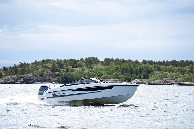 Exclusive Private Cruises on the Oslo Fjord - Hovedøya and Dyna Lighthouse: getting close enough to feel the scale