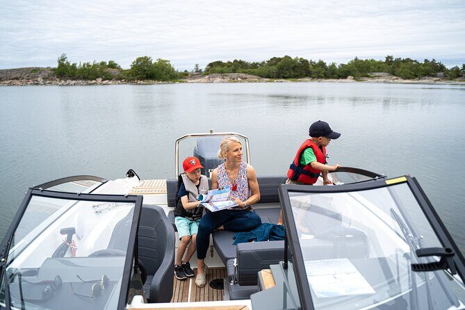 Exclusive Private Cruises on the Oslo Fjord - Middagsbukta: the local anchoring and swim culture stop
