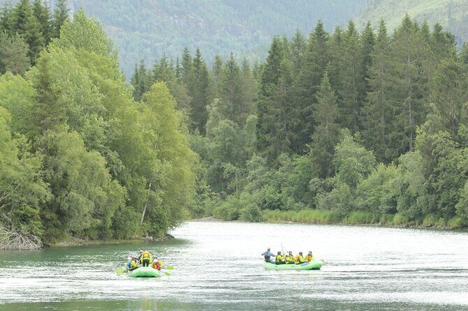 Family Rafting Grade 2 - On the Raundal River: teamwork, paddling, and those family-friendly rapids