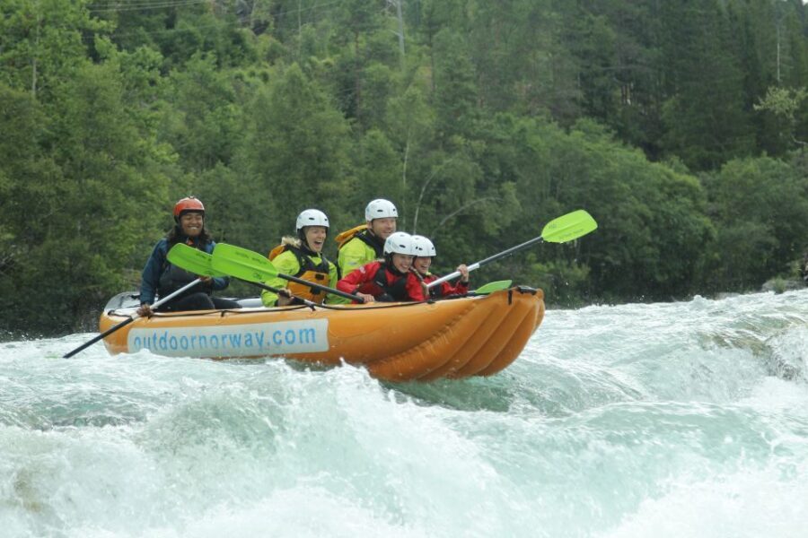 Family Rafting - Voss - On-water itinerary: from paddle practice to pools and Grade II moments