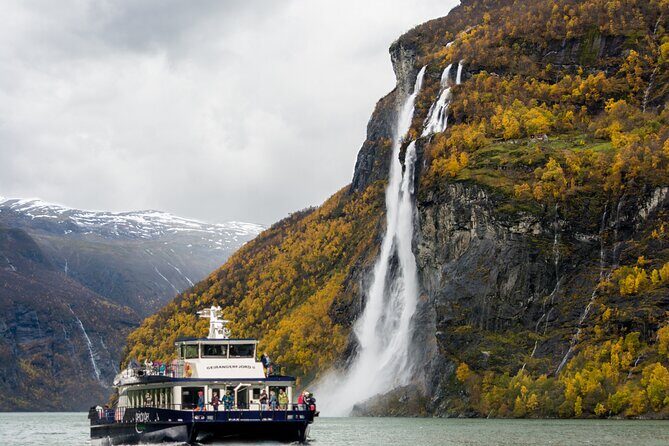 Fjordcruise Ålesund Geirangerfjord T/R - Your time in Geiranger village: what to do with 2–2.5 hours